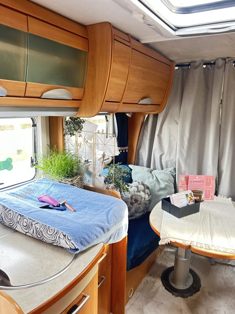 Waarom ik een trimsalon op wielen heb (en waarom jouw kat daar blij mee is!)